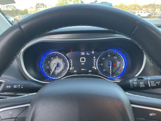 Used 2023 Chrysler Pacifica Touring-L image 24