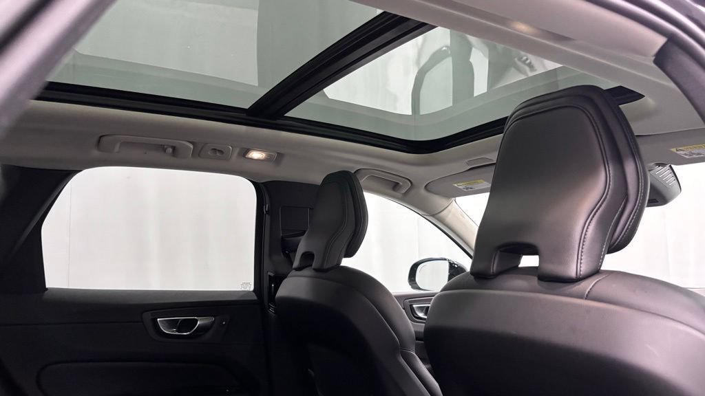 Certified 2025 Volvo XC60 B5 Core AWD/4WD image 26