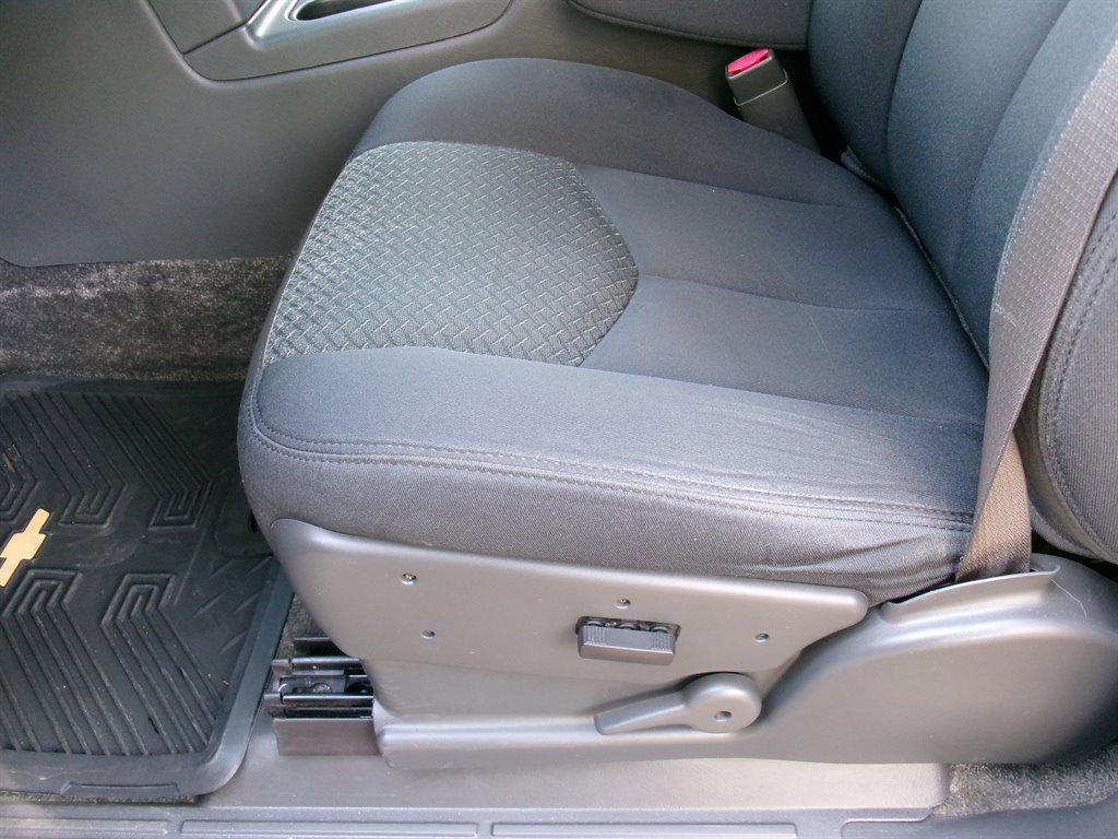 Used 2003 Chevrolet Avalanche 4x4 w/ Suspension Package, Off-Road image 12