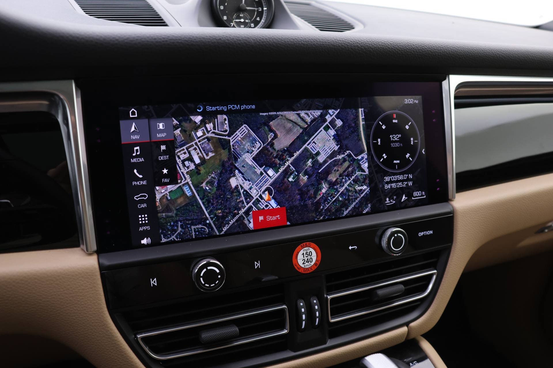 Used 2025 Porsche Macan image 13