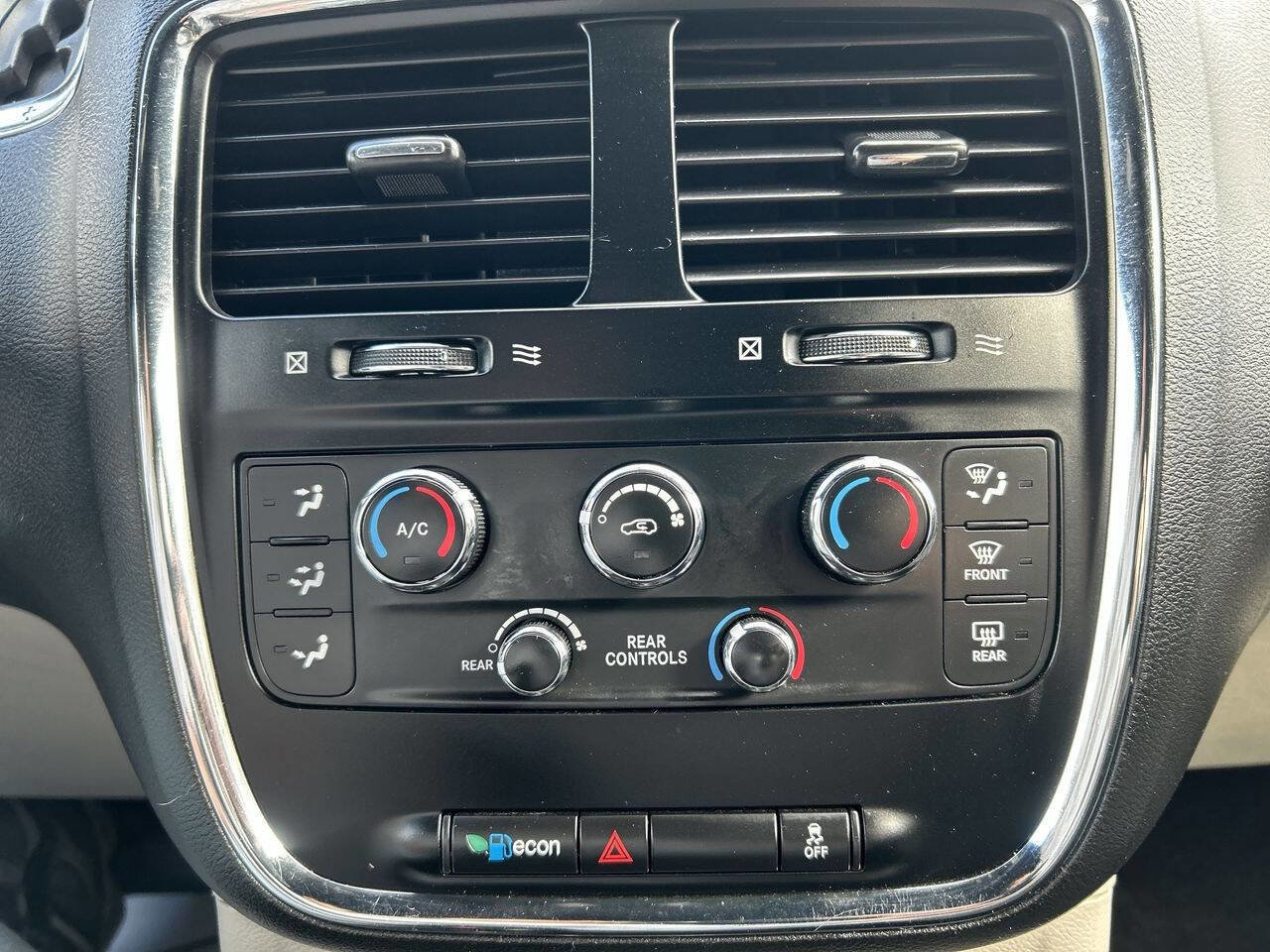 Used 2018 Dodge Grand Caravan SXT image 20