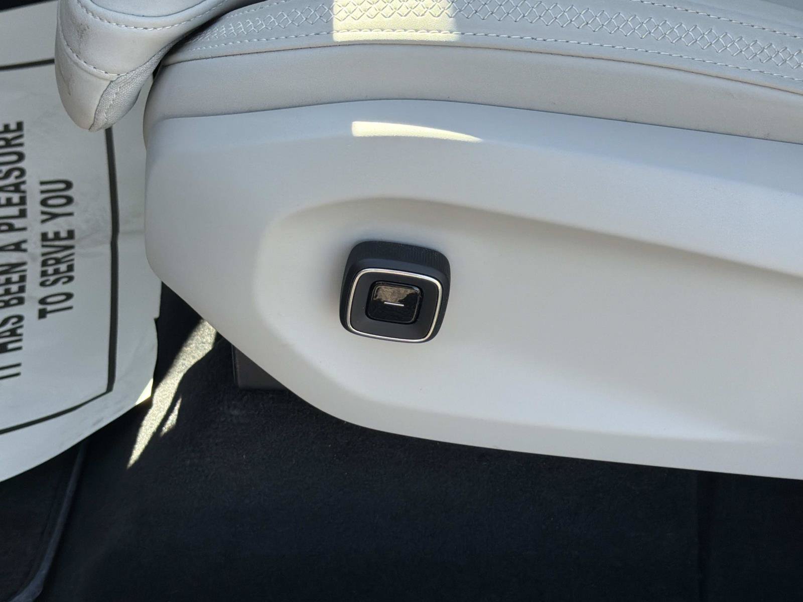 Certified 2025 Volvo EX90 Plus AWD/4WD image 17