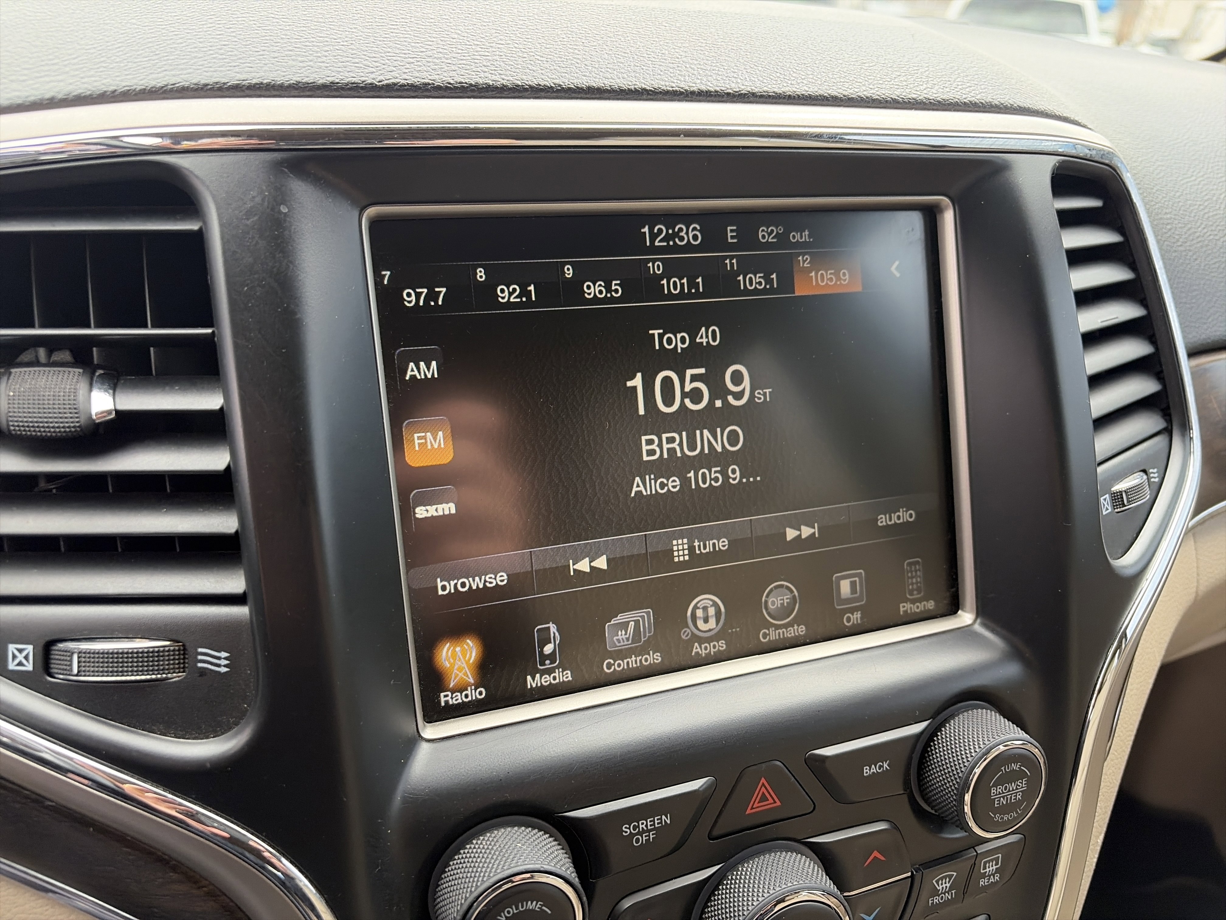 Used 2014 Jeep Grand Cherokee Limited image 19