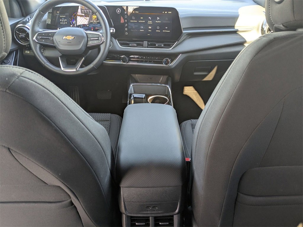 Used 2025 Chevrolet Equinox LT image 32