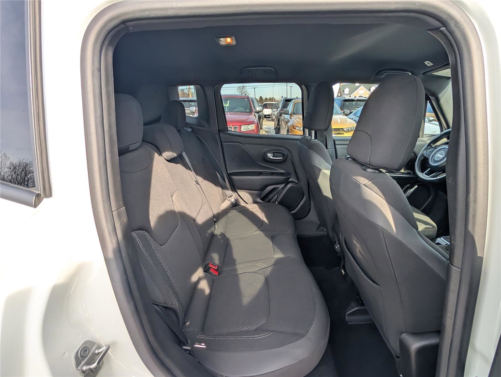 Used 2022 Jeep Renegade Altitude w/ Convenience Group image 11