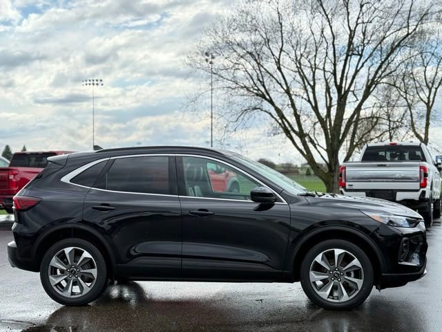 Certified 2024 Ford Escape Platinum AWD/4WD image 40