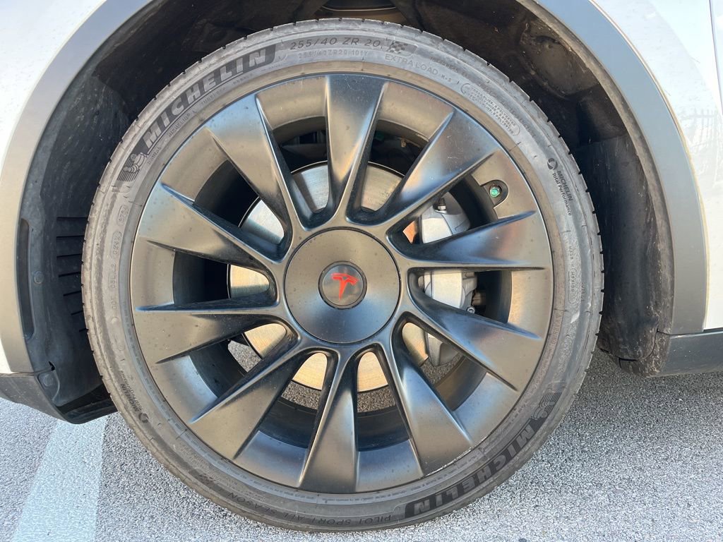 Used 2021 Tesla Model Y Long Range image 10