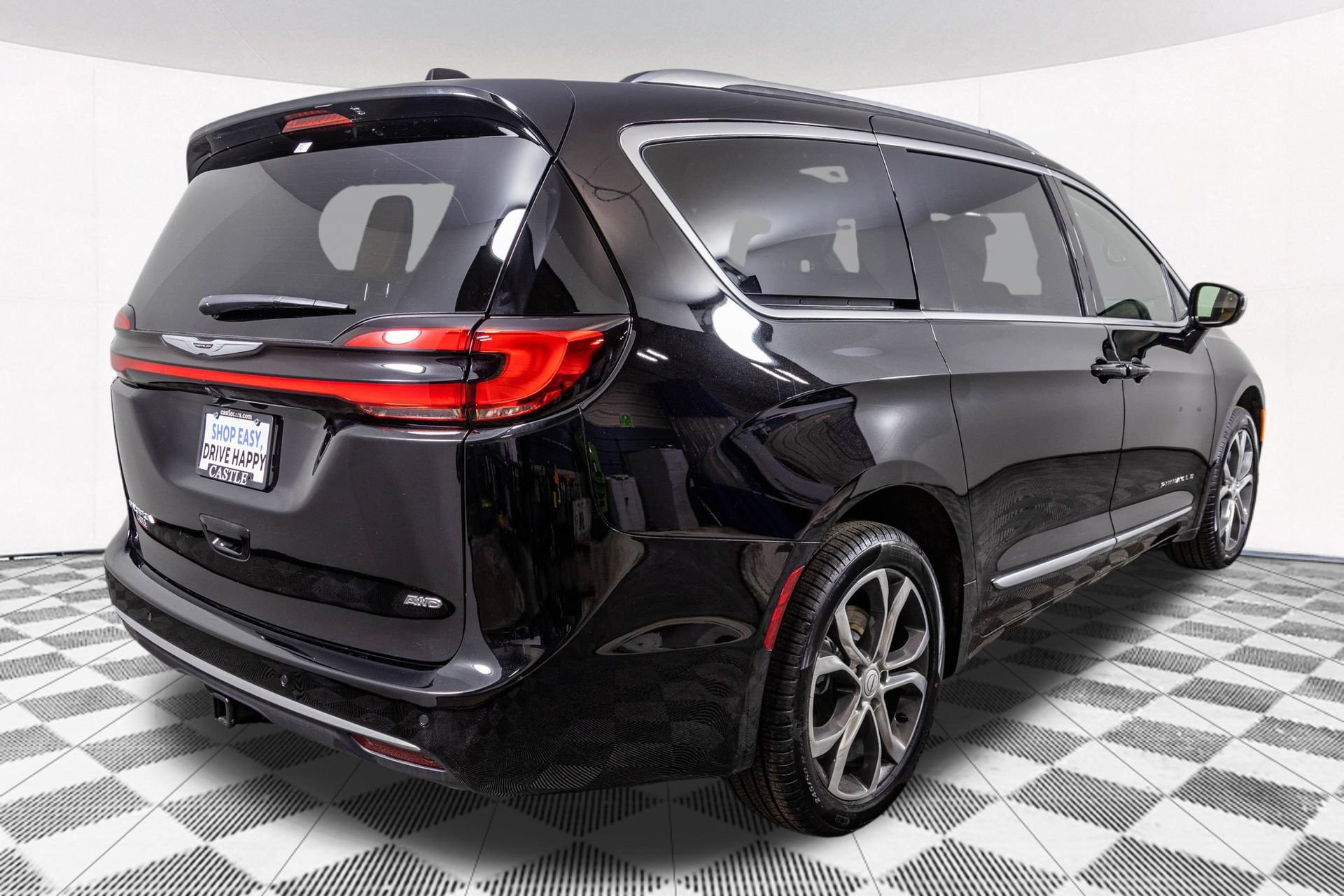 New 2026 Chrysler Pacifica Pinnacle w/ Trailer Tow Group AWD/4WD image 18