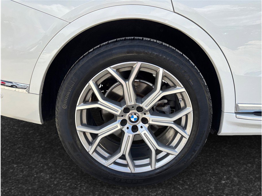 Used 2021 BMW X7 xDrive40i w/ Parking Assistance Package image 16