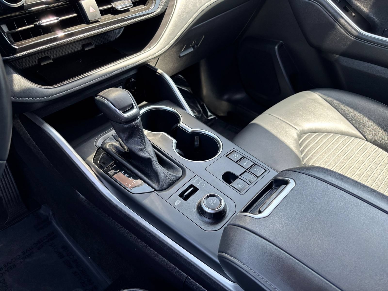 Used 2025 Toyota Highlander XSE AWD/4WD image 42