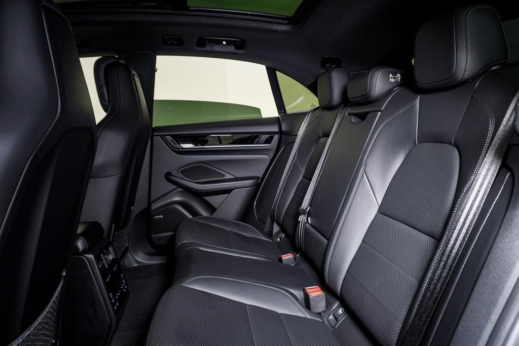 Certified 2025 Porsche Macan Electric image 17