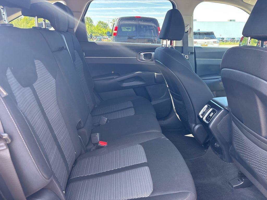 Used 2025 Kia Sorento LX FWD image 37