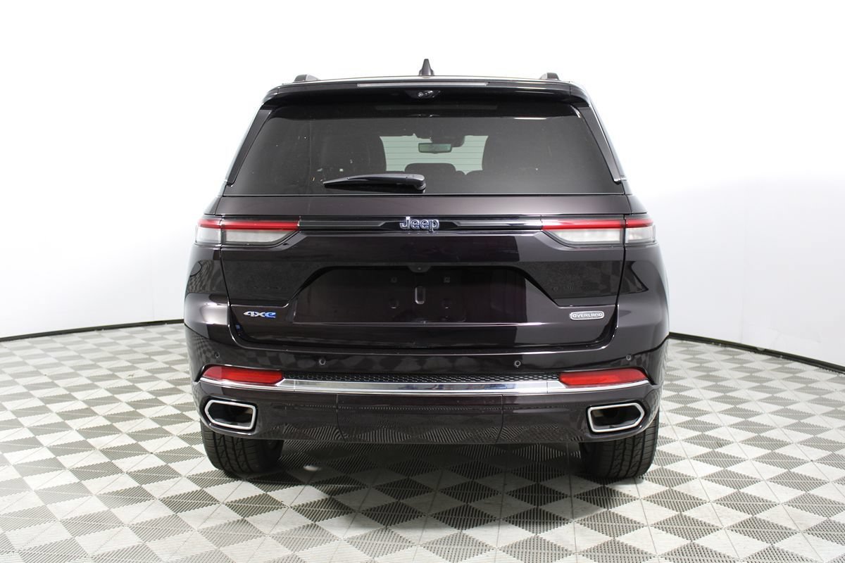 Used 2022 Jeep Grand Cherokee Overland w/ Luxury Tech Group IV AWD/4WD image 43