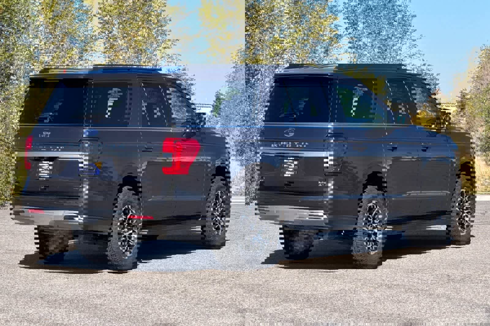 Certified 2024 Ford Expedition Max XLT image 2