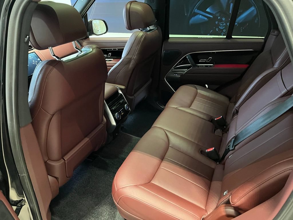 Certified 2025 Land Rover Range Rover SE AWD/4WD image 18