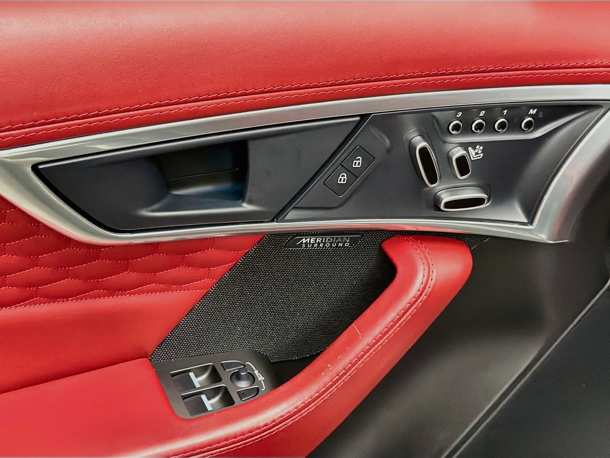 Used 2022 Jaguar F-TYPE R AWD/4WD image 20