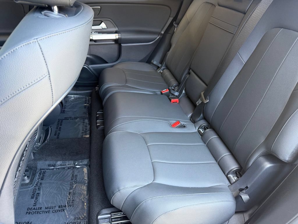 Used 2025 Mercedes-Benz EQB 300 4MATIC image 19