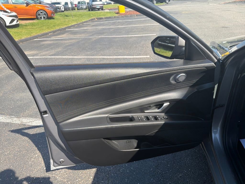 Used 2022 Hyundai Elantra SEL FWD image 13