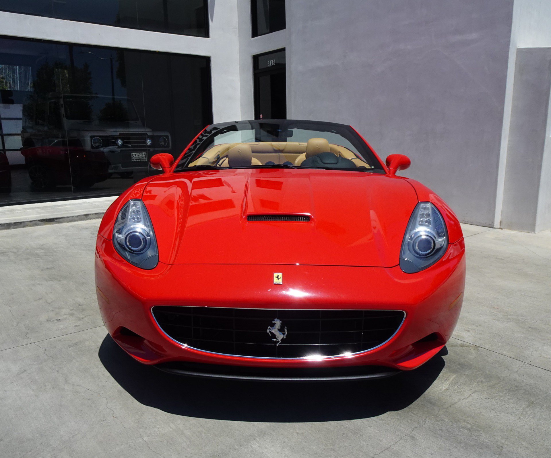 Used 2010 Ferrari California RWD image 2