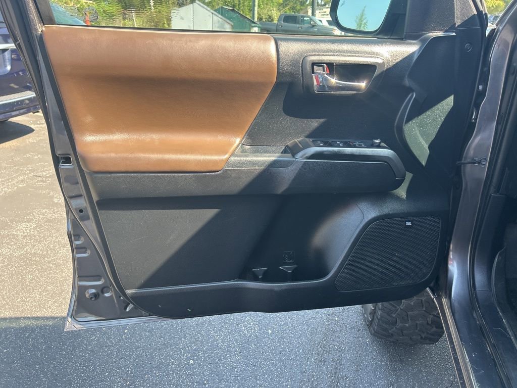 Used 2017 Toyota Tacoma Limited image 12