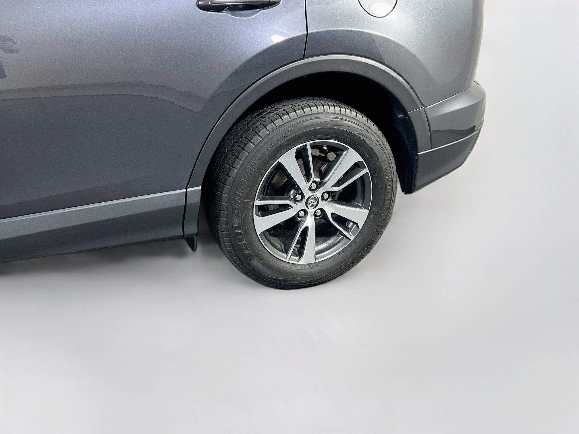 Used 2018 Toyota RAV4 XLE AWD/4WD image 29