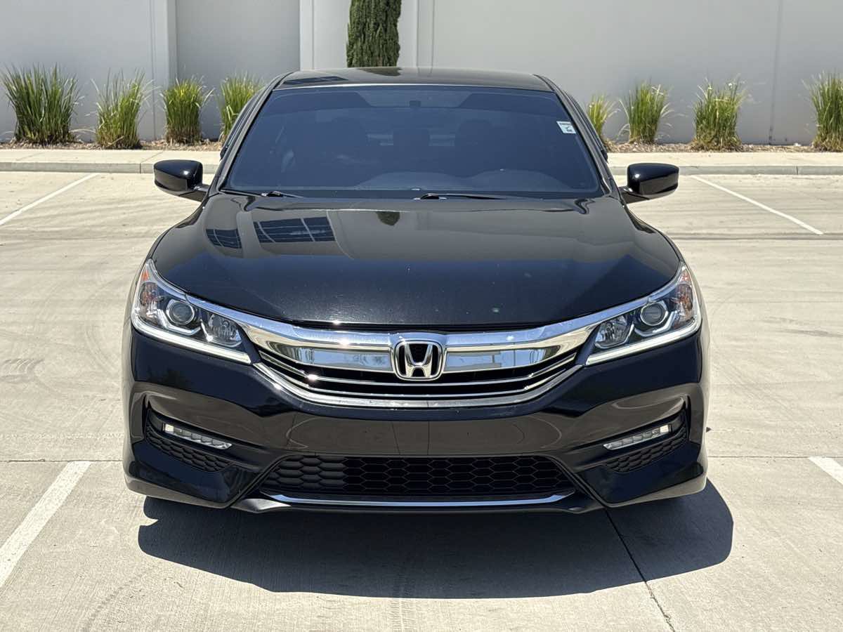 Used 2017 Honda Accord Sport image 8