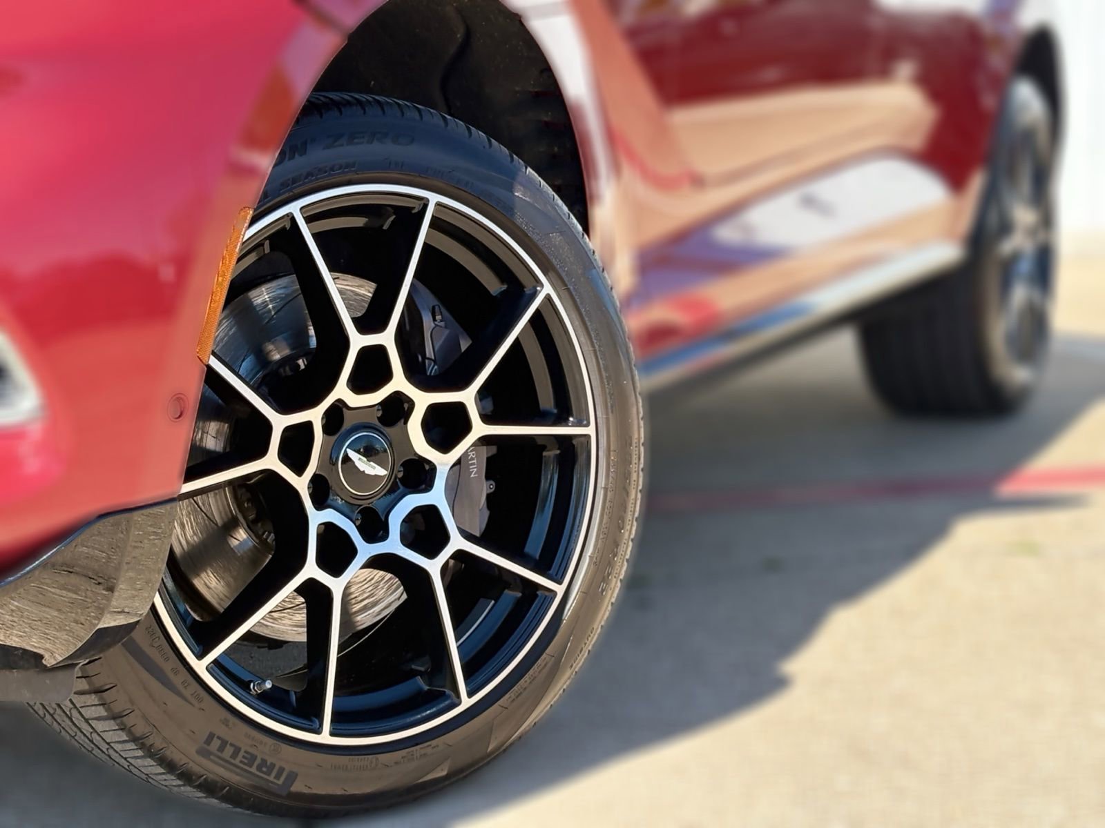 Used 2021 Aston Martin DBX image 10