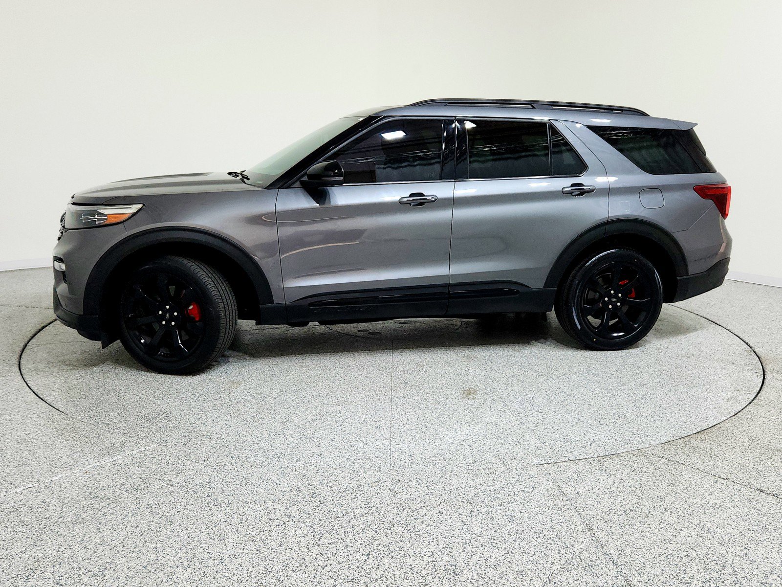 Used 2022 Ford Explorer ST w/ Equipment Group 401A image 2