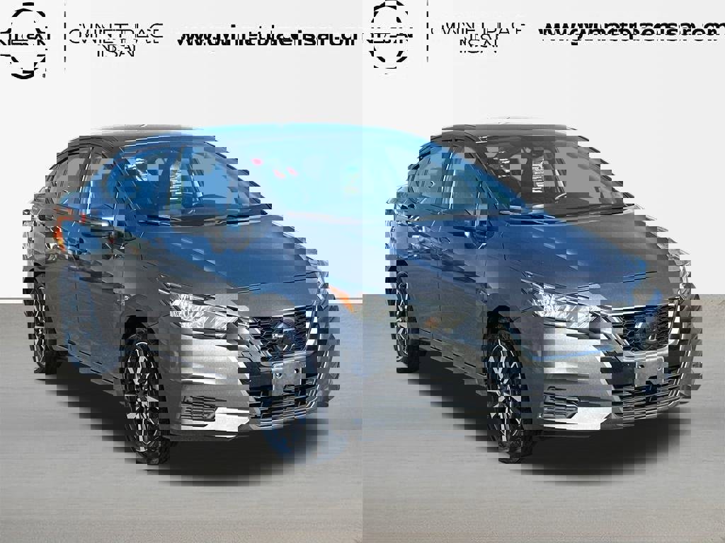 Used 2021 Nissan Versa SV image 3