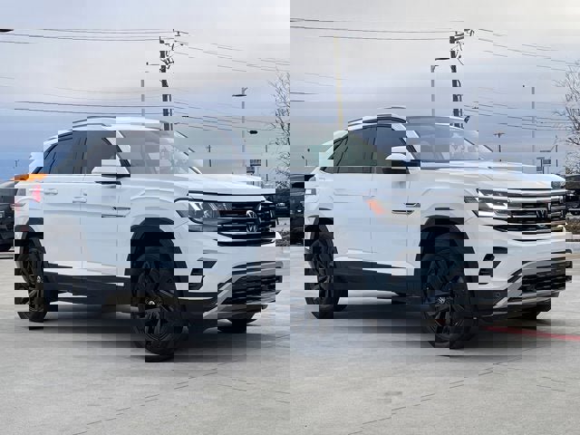 Used 2022 Volkswagen Atlas Cross Sport SE w/ Panoramic Sunroof Package image 6
