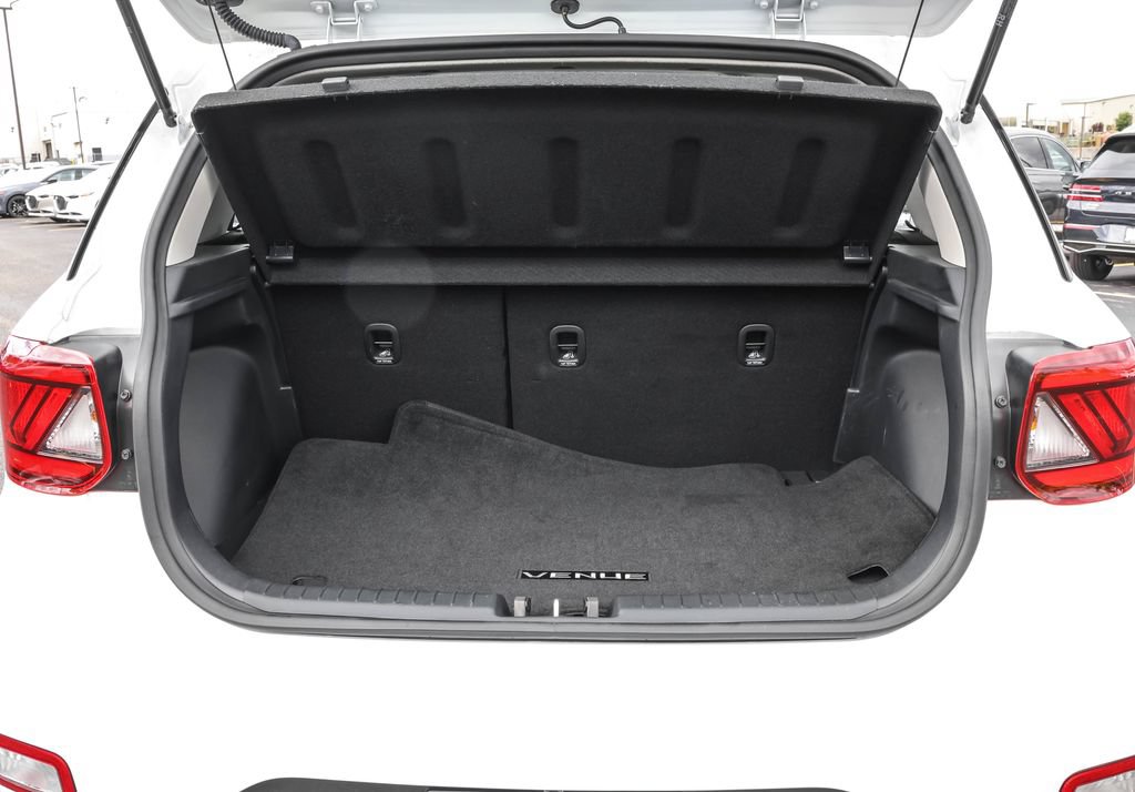 Used 2025 Hyundai Venue SE FWD image 29