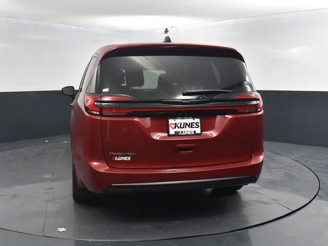 New 2026 Chrysler Pacifica Select FWD image 8