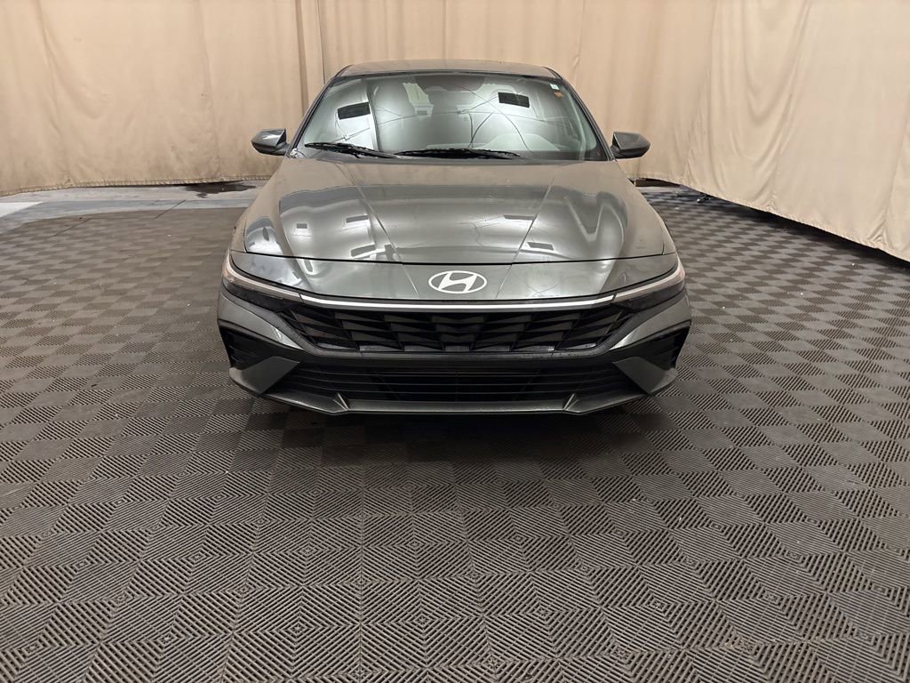 Used 2024 Hyundai Elantra SEL image 2