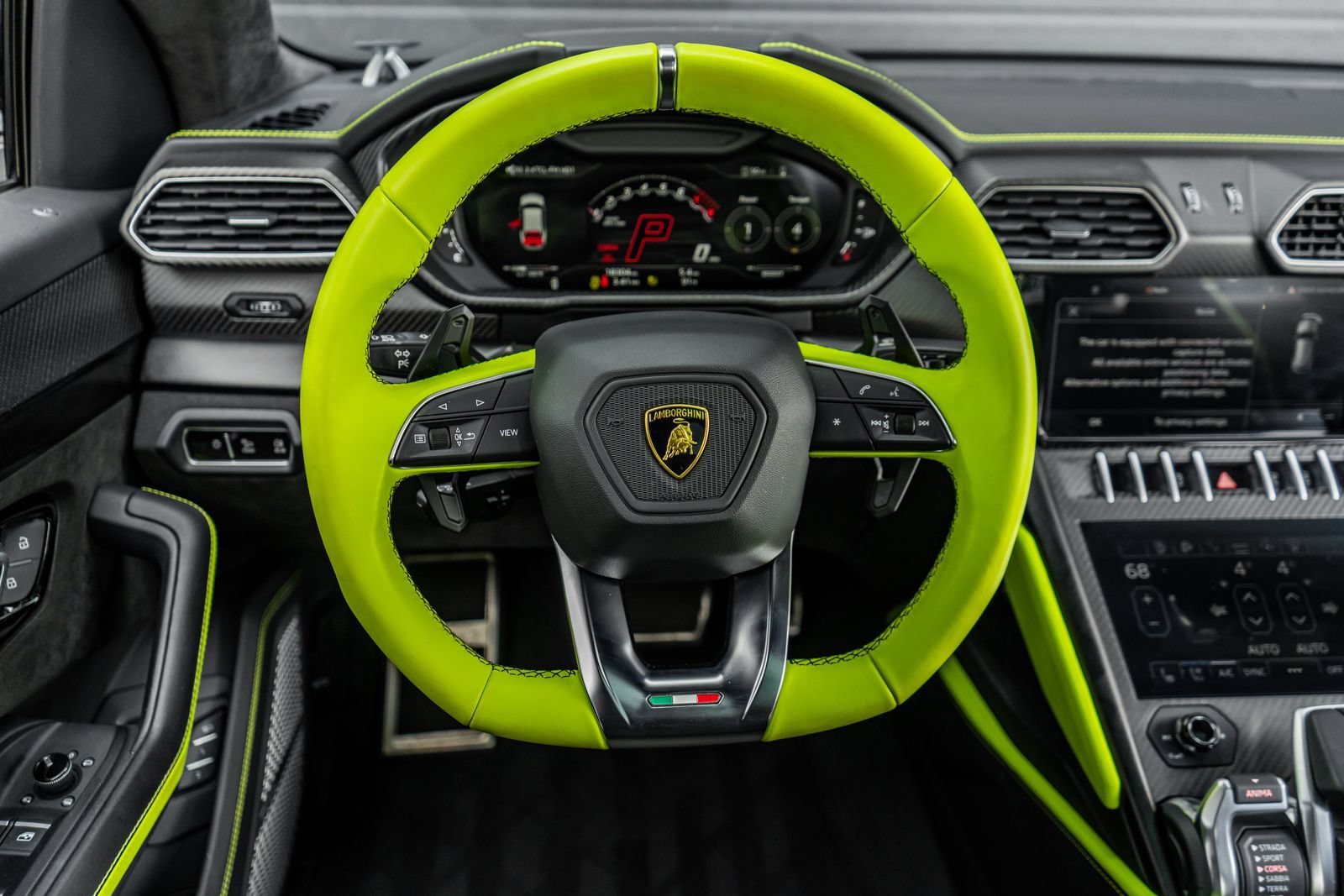 Used 2022 Lamborghini Urus AWD/4WD image 30