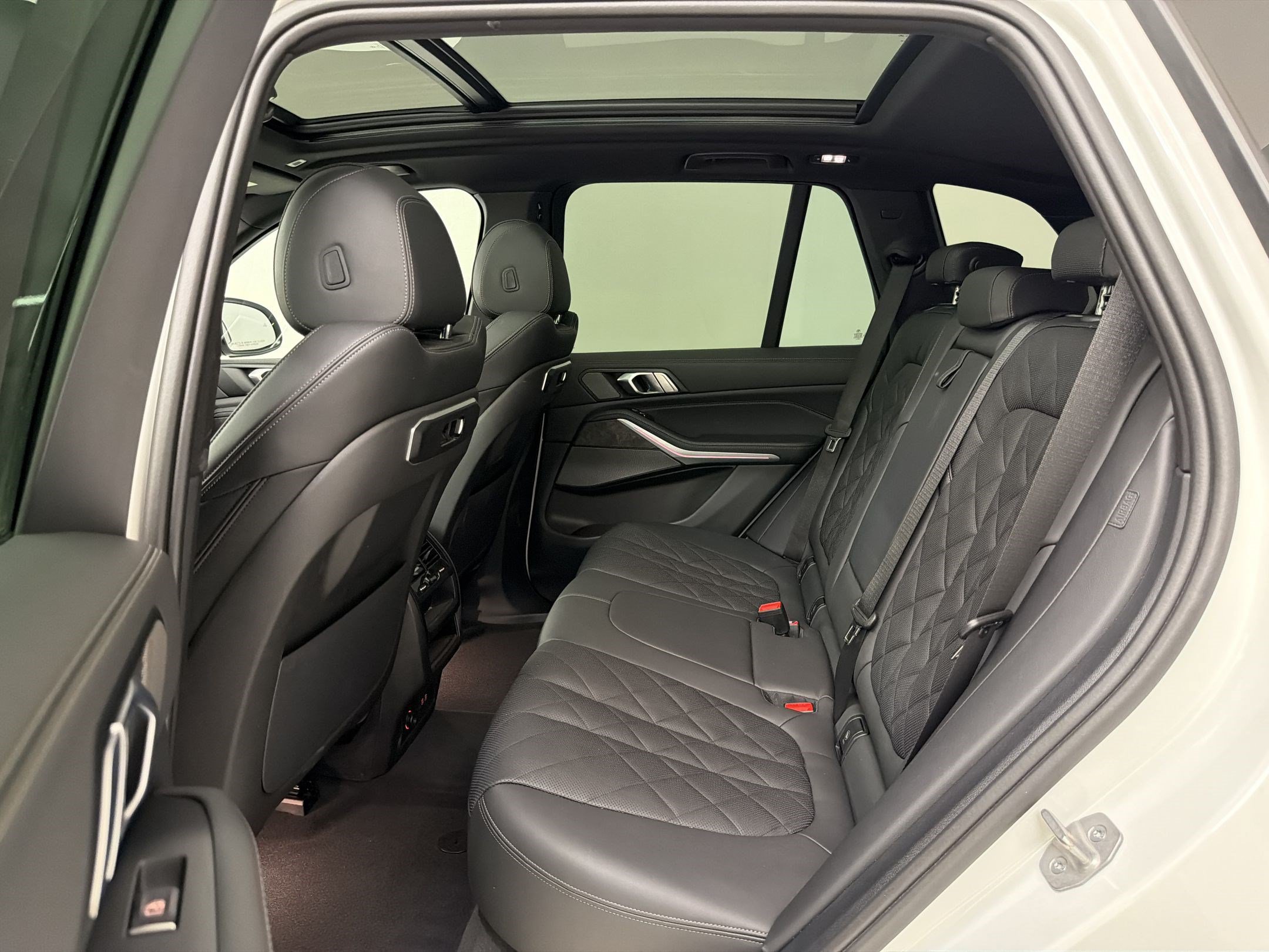 Certified 2024 BMW X5 xDrive40i w/ Premium Package AWD/4WD image 23