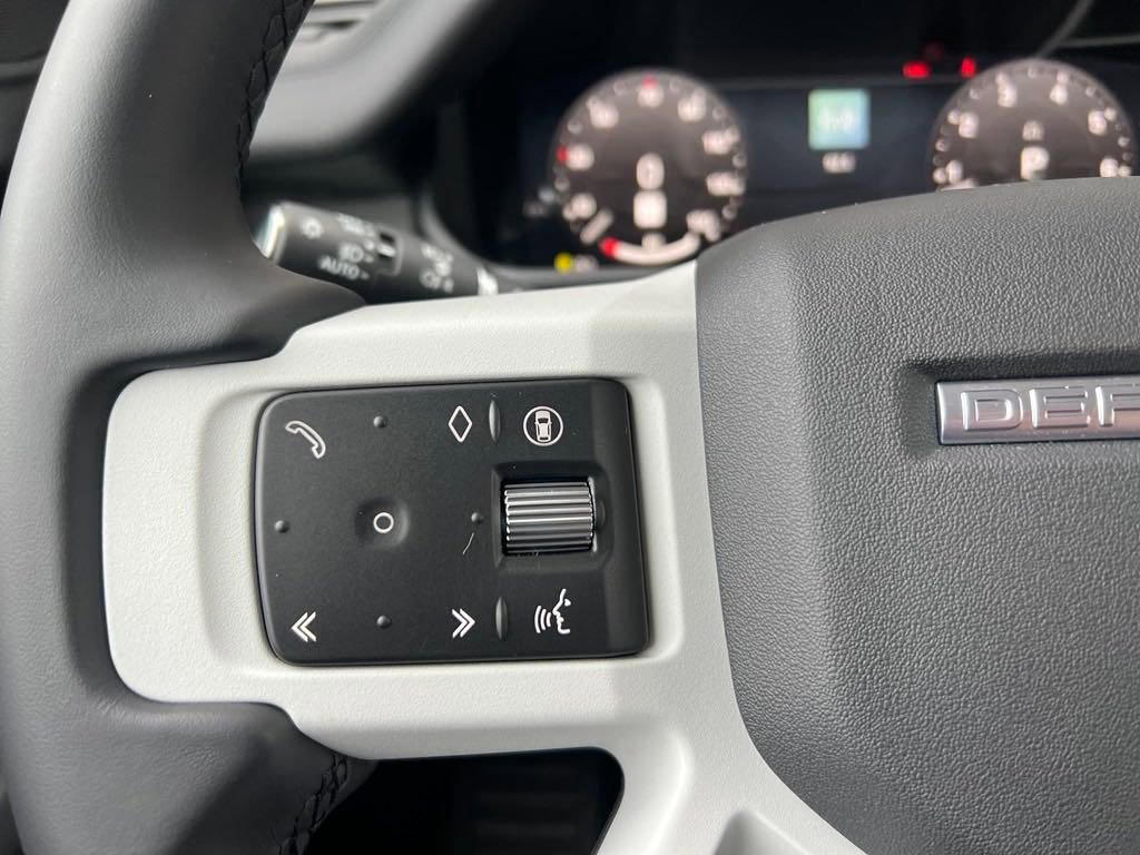 Used 2025 Land Rover Defender 110 S image 21