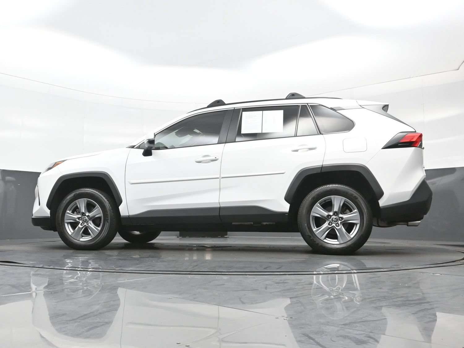 Used 2022 Toyota RAV4 XLE w/ Convenience Package AWD/4WD image 31