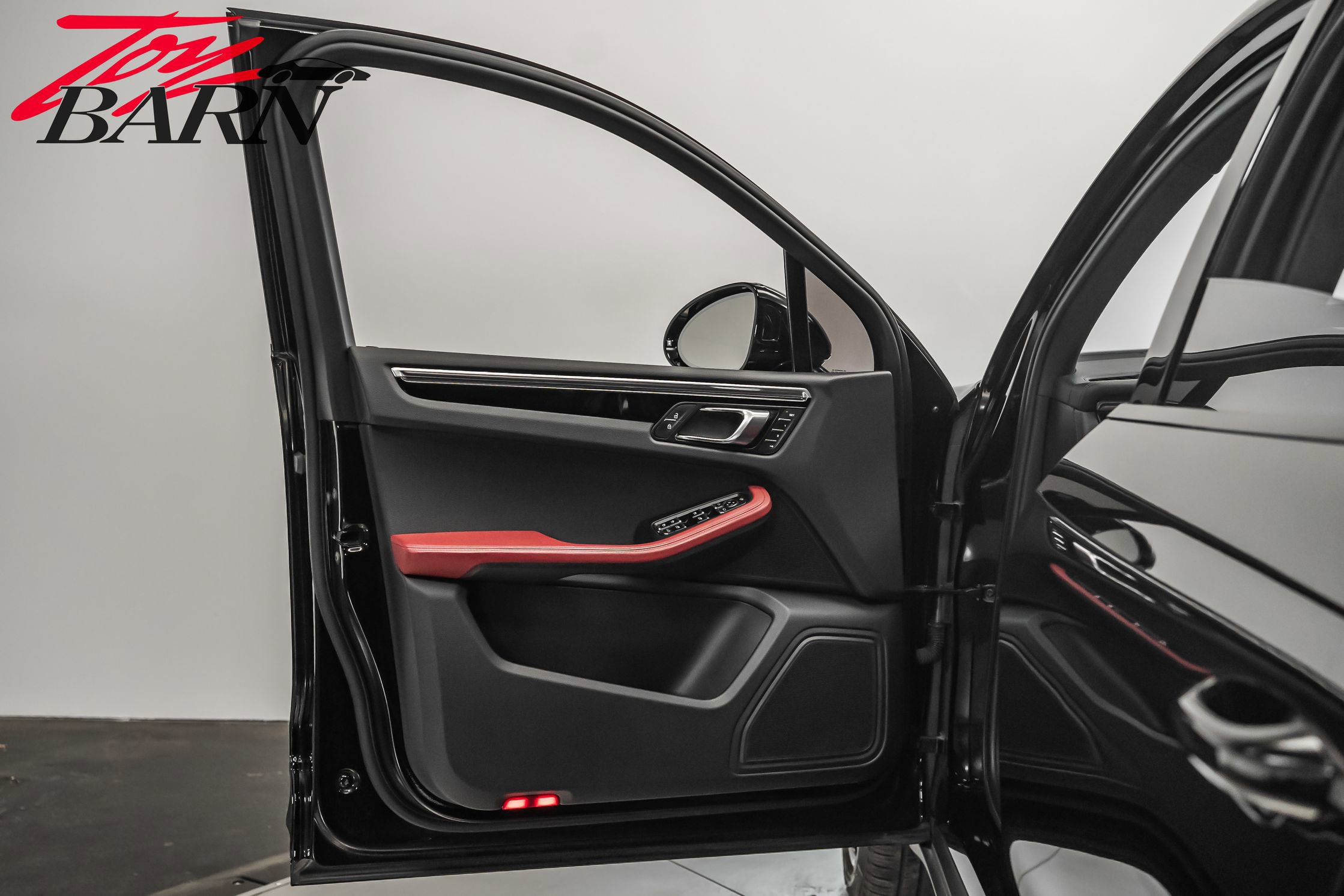 Used 2023 Porsche Macan image 17