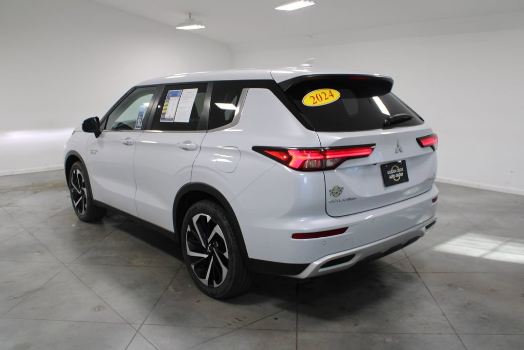 Used 2024 Mitsubishi Outlander 4WD Plug-In Hybrid image 7