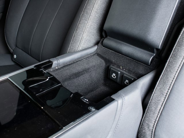 Used 2023 Land Rover Range Rover SE image 20