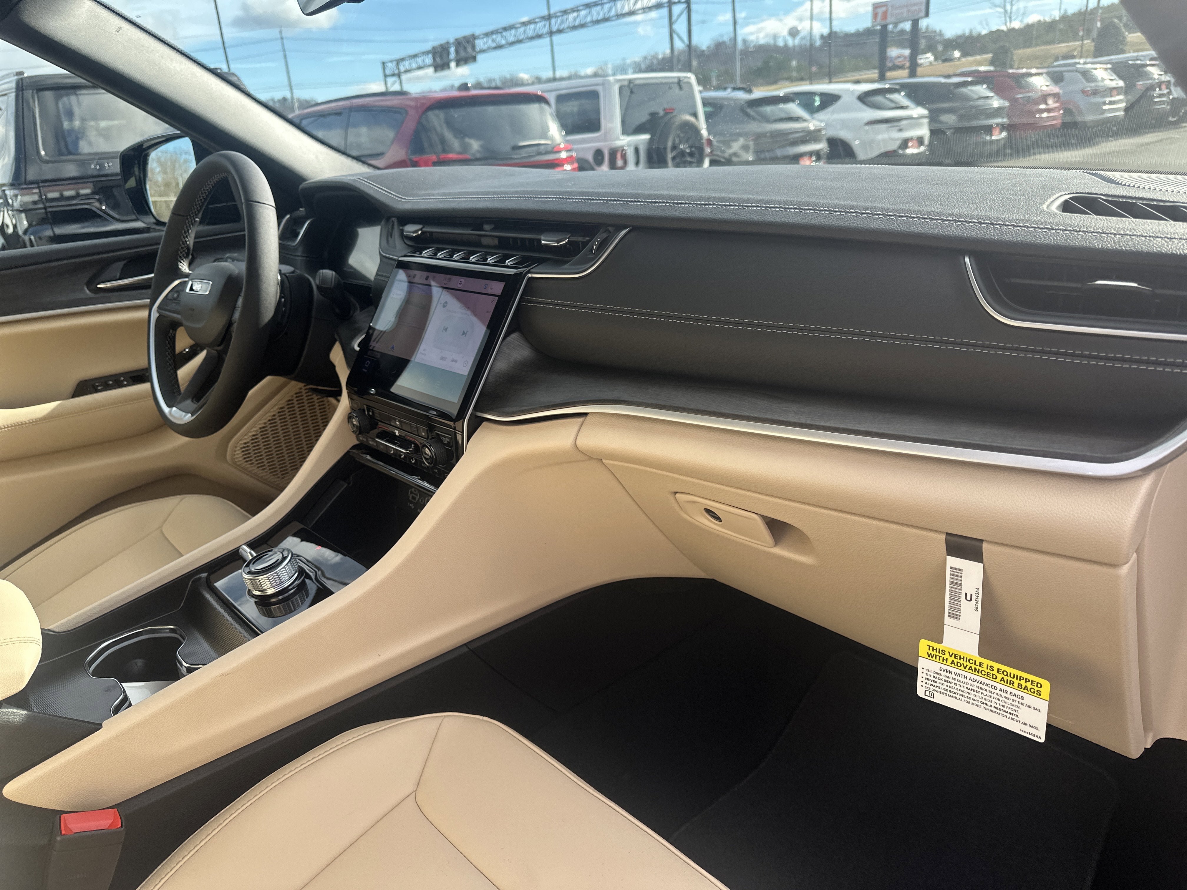 New 2025 Jeep Grand Cherokee Limited w/ Black Appearance Package AWD/4WD image 28
