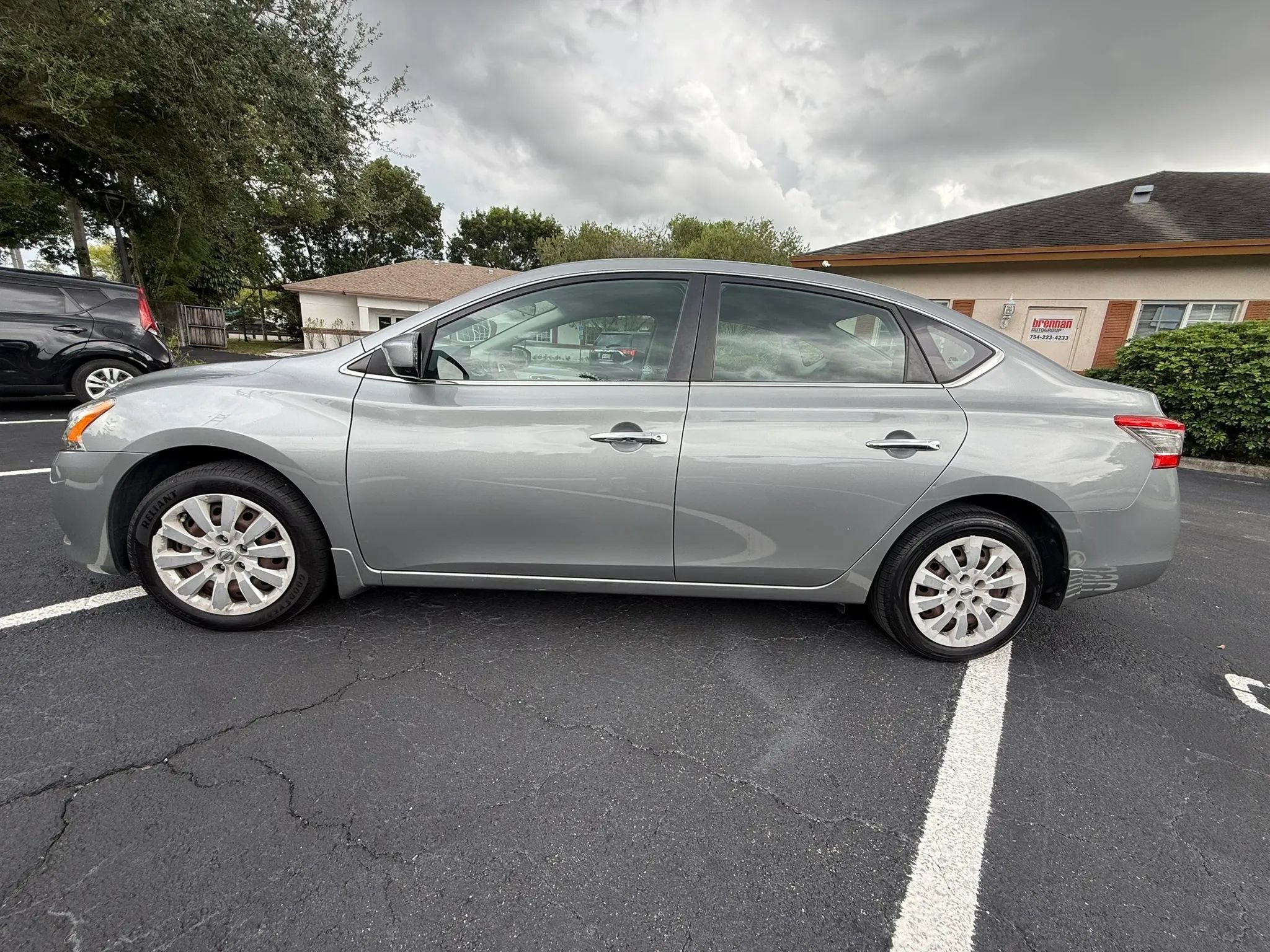 Used 2014 Nissan Sentra SV FWD image 3
