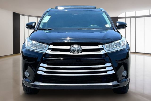 Used 2019 Toyota Highlander XLE FWD image 2