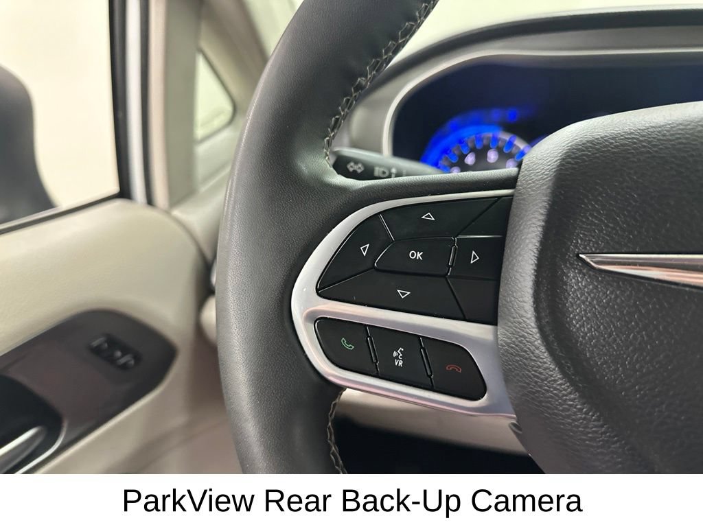 Used 2023 Chrysler Pacifica Touring-L FWD image 38