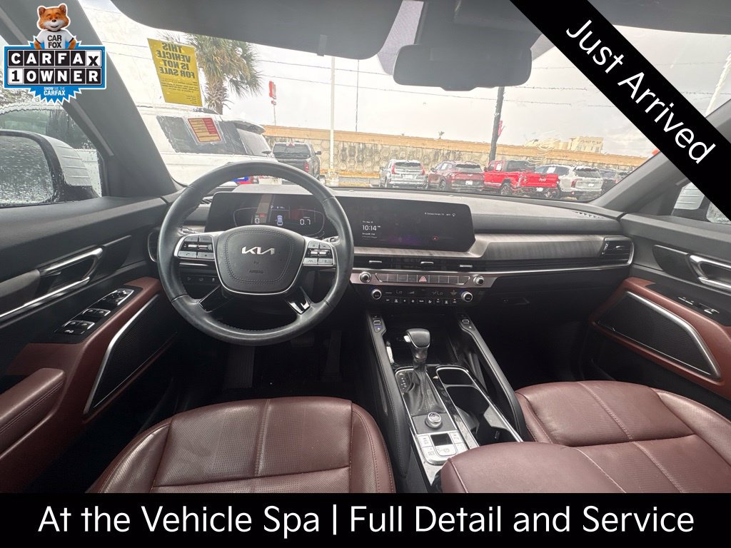 Used 2024 Kia Telluride EX w/ EX Captain's Chair Package FWD image 5
