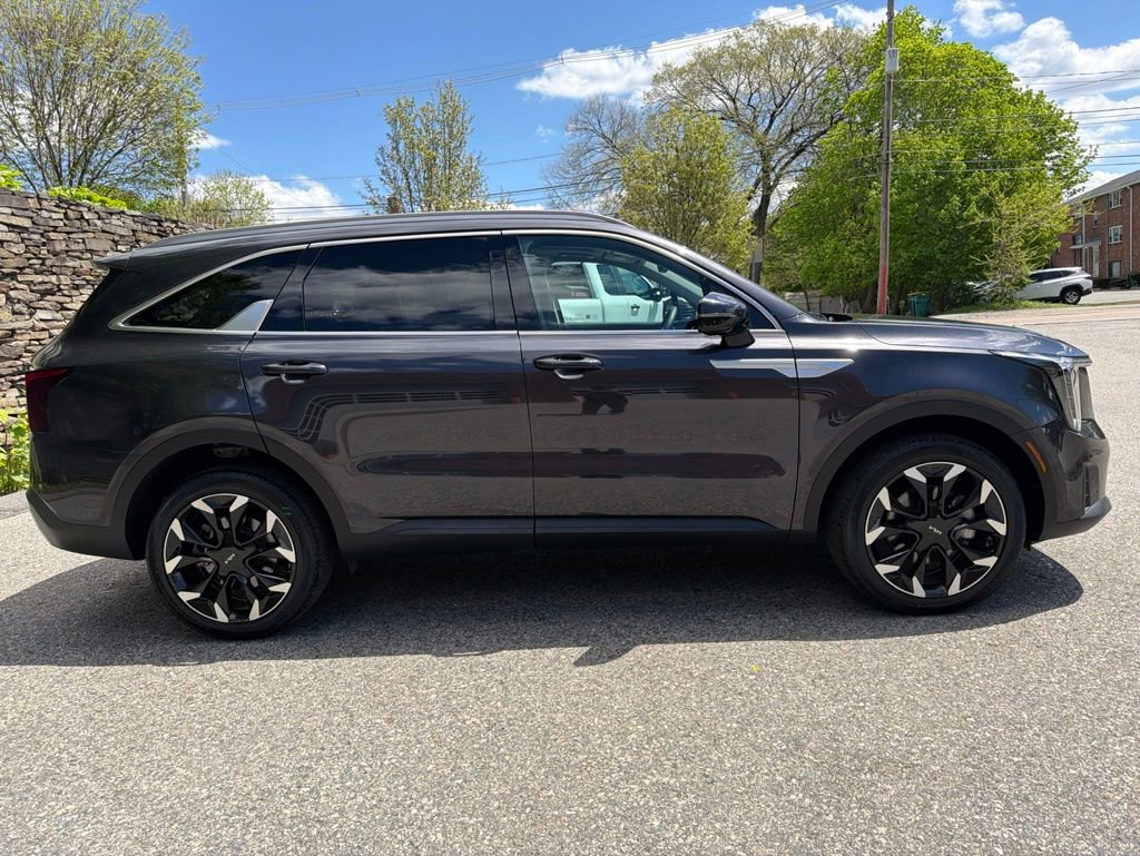 Certified 2025 Kia Sorento EX w/ Panoramic Sunroof Package AWD/4WD image 6