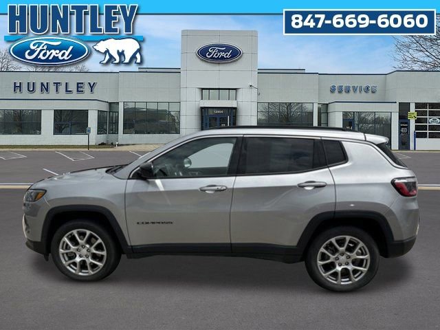 Used 2023 Jeep Compass Latitude AWD/4WD image 6