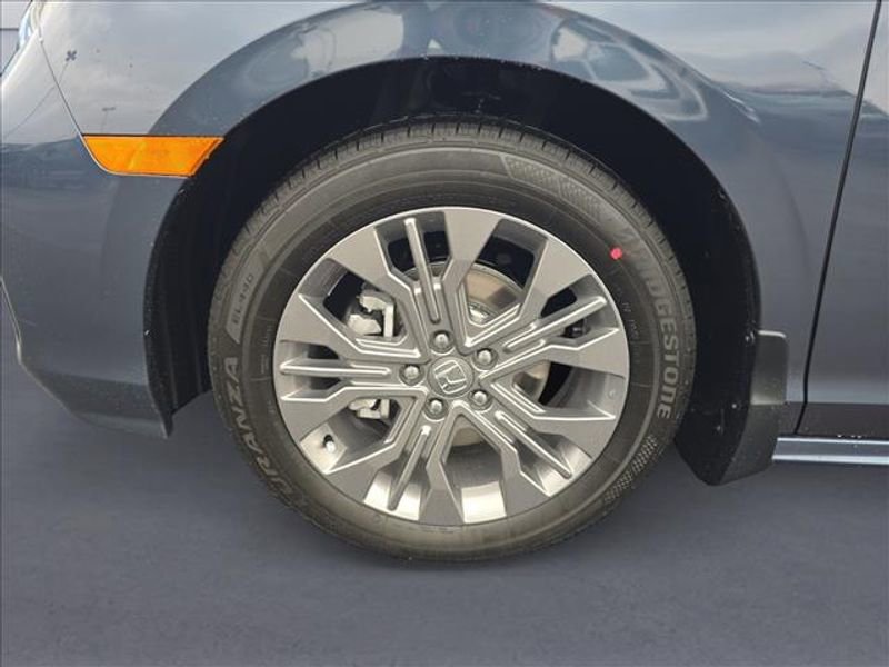 New 2026 Honda Odyssey Touring image 9