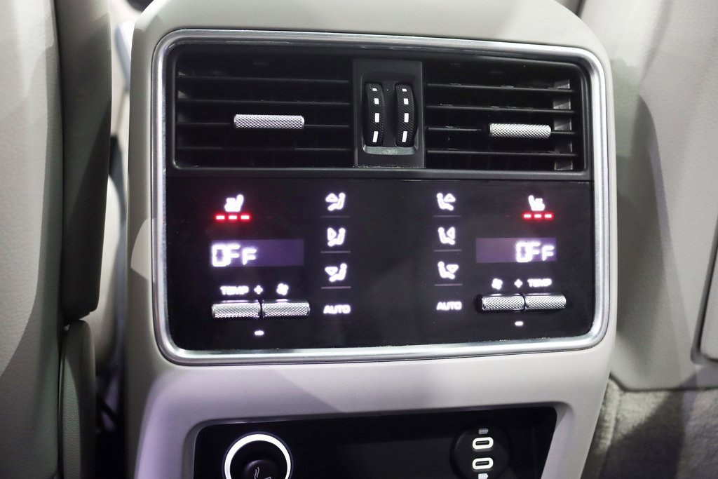 Used 2023 Porsche Cayenne Platinum Edition image 26