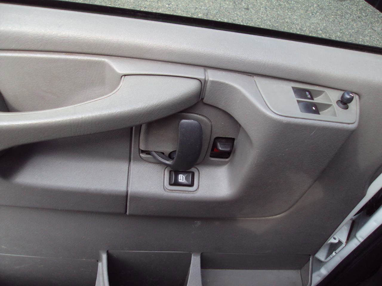 Used 2013 GMC Savana 1500 AWD image 10